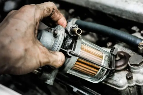 زمان تعویض فیلتر بنزین کوییک